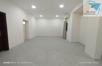 Apartment - 2 Bedrooms - 2 Bathrooms for rent in Al Burhama - Manama - Capital Governorate Apartment - 2 Bedrooms - 2 Bathrooms for rent in Al Burhama - Manama - Capital Governorate