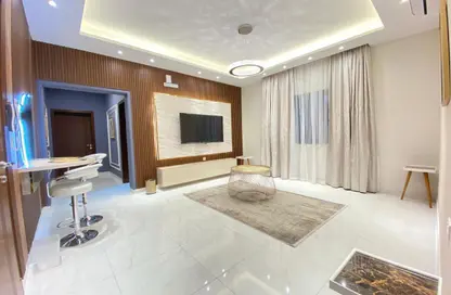 Apartment - 2 Bedrooms - 3 Bathrooms for rent in Busaiteen - Muharraq Governorate