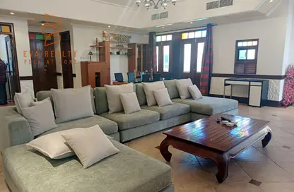 Apartment - 3 Bedrooms - 3 Bathrooms for rent in Al Juffair - Capital Governorate