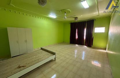Apartment - 3 Bedrooms - 1 Bathroom for rent in Isa Town - Central Governorate
