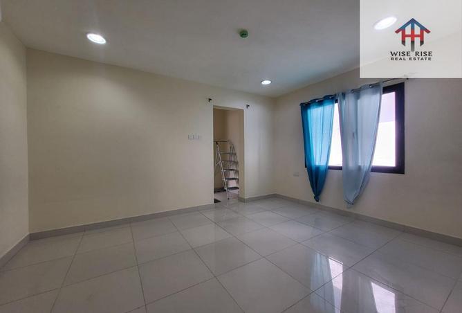 989212 - Property Image 2