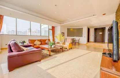 Apartment - 3 Bedrooms - 4 Bathrooms for rent in Al Juffair - Capital Governorate