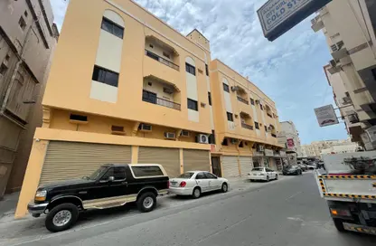 عمارة بالكامل - 8 غرف نوم - 8 حمامات للبيع في المحرق - المحرق