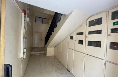 عمارة بالكامل - 8 غرف نوم - 8 حمامات للبيع في المحرق - المحرق