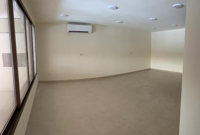 989042 - Property Image 3