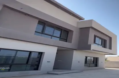 فيلا - 5 غرف نوم - 8 حمامات للبيع في الجنبية - المحافظة الشمالية