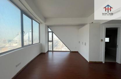 Apartment - 2 Bedrooms - 3 Bathrooms for rent in Sanabis - Manama - Capital Governorate