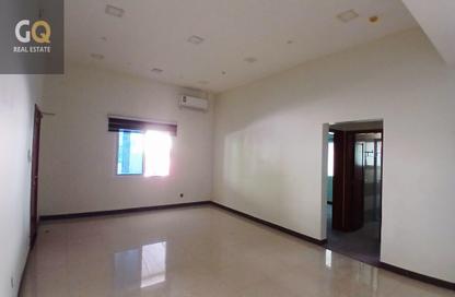 Apartment - 3 Bedrooms - 3 Bathrooms for rent in Tubli - Central Governorate