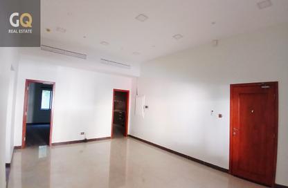 Apartment - 3 Bedrooms - 3 Bathrooms for rent in Tubli - Central Governorate