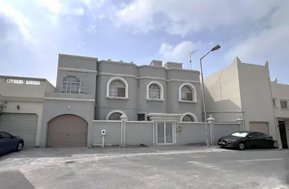 فيلا - 5 غرف نوم - 4 حمامات للبيع في قلالي - المحرق