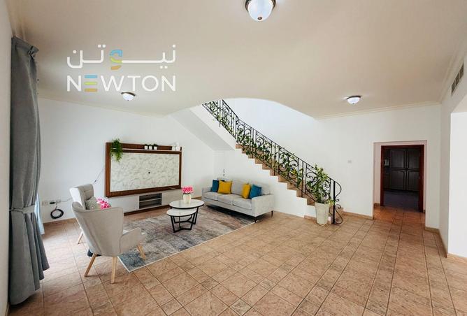 989355 - Property Image 3