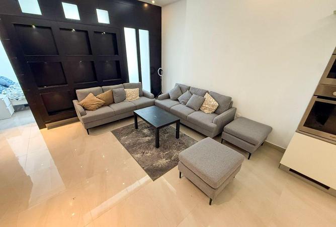 993572 - Property Image 2