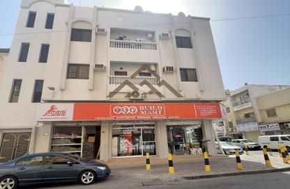 عمارة بالكامل - استوديو - 8 حمامات للبيع في المحرق - المحرق