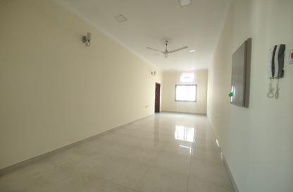 Apartment - 3 Bedrooms - 3 Bathrooms for rent in Busaiteen - Muharraq Governorate