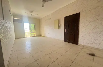 شقة - 3 غرف نوم - 2 حمامات للايجار في الحد - المحرق