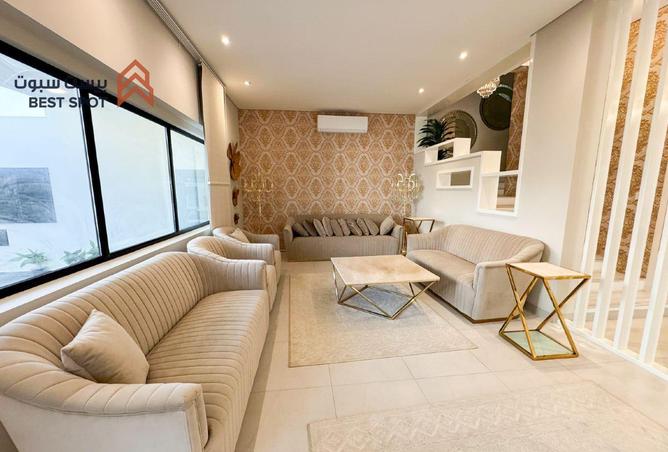 989930 - Property Image 2