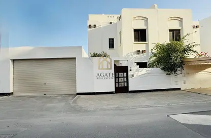 فيلا - 3 غرف نوم - 4 حمامات للايجار في قلالي - المحرق