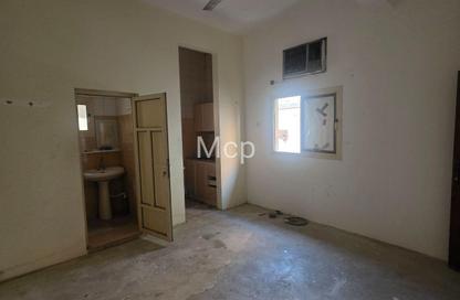 Whole Building - 4 - 4 for rent in Jannusan - Northern Governorate
