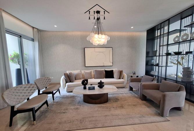 989431 - Property Image 3