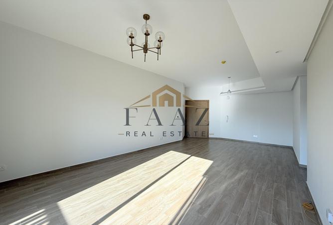 990175 - Property Image 2