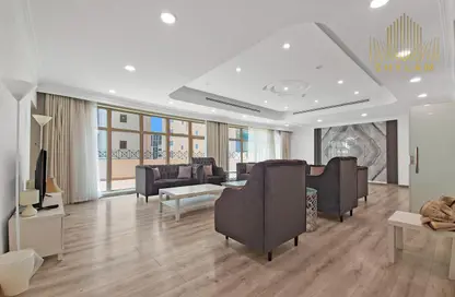 Apartment - 3 Bedrooms - 4 Bathrooms for rent in Sanabis - Manama - Capital Governorate
