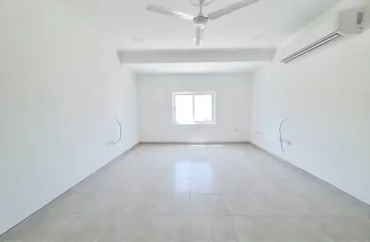 شقة - 2 غرف نوم - 2 حمامات للايجار في شارع المعارض - الحورة - محافظة العاصمة