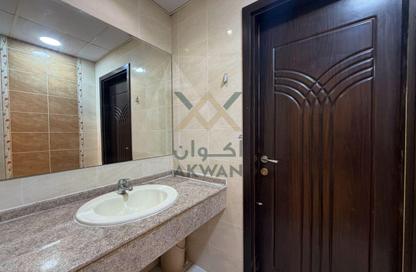 Duplex - 3 Bedrooms - 4 Bathrooms for rent in Al Juffair - Capital Governorate