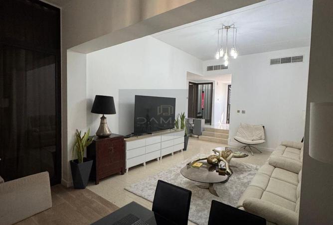 989724 - Property Image 2