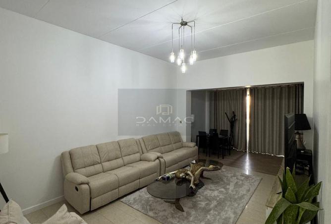 989724 - Property Main Image