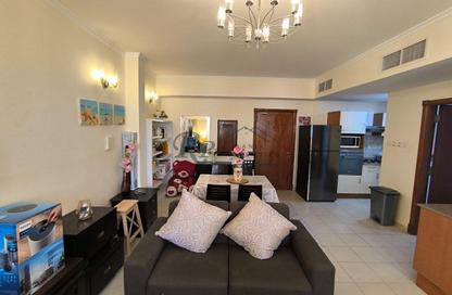 Apartment - 1 Bedroom - 1 Bathroom for rent in Sanabis - Manama - Capital Governorate