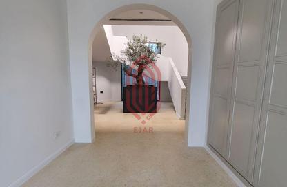 Villa - 5 Bedrooms - 6 Bathrooms for rent in Bu Ashira - Capital Governorate