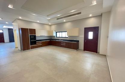 Villa - 4 Bedrooms - 5 Bathrooms for rent in Salmaniya - Manama - Capital Governorate