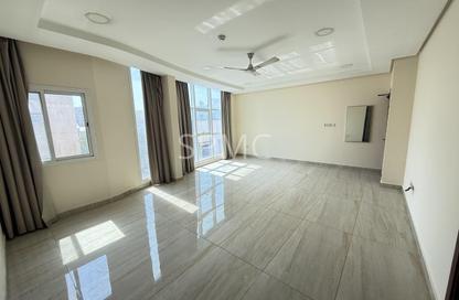 Apartment - 2 - 3 for rent in Salmaniya - Manama - Capital Governorate