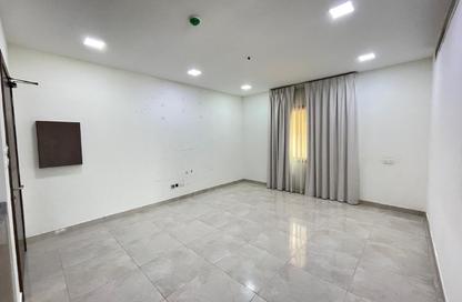 Apartment - 2 Bedrooms - 2 Bathrooms for rent in Al Burhama - Manama - Capital Governorate Apartment - 2 Bedrooms - 2 Bathrooms for rent in Al Burhama - Manama - Capital Governorate