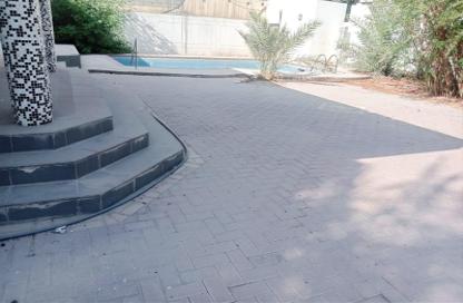 Villa - 5 Bedrooms - 6 Bathrooms for rent in Mahooz - Manama - Capital Governorate