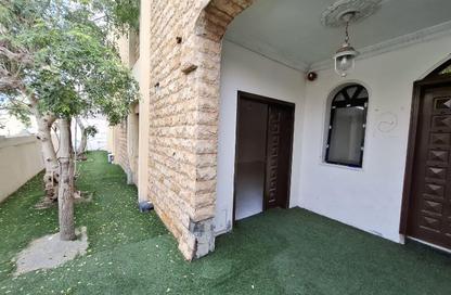 Villa - 6 Bedrooms - 4 Bathrooms for rent in Isa Town - Central Governorate