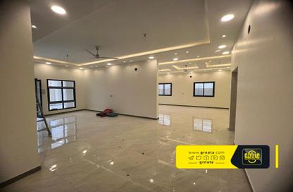 Villa - 4 - 5 for sale in Hidd - Muharraq Governorate