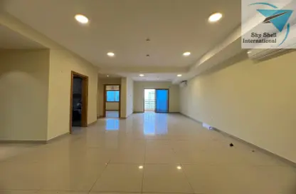 Apartment - 2 Bedrooms - 2 Bathrooms for rent in Sanabis - Manama - Capital Governorate