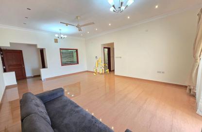 Apartment - 3 Bedrooms - 2 Bathrooms for rent in Karbabad - Manama - Capital Governorate