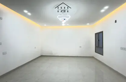 Apartment - 3 Bedrooms - 4 Bathrooms for sale in Hamad Town - Northern Governorate