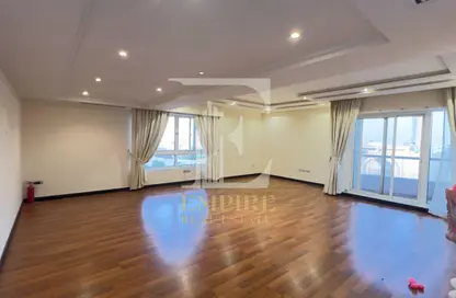 Apartment - 4 Bedrooms - 5 Bathrooms for rent in Sanabis - Manama - Capital Governorate