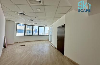 Office Space - 3 Bedrooms - 2 Bathrooms for rent in Sanabis - Manama - Capital Governorate