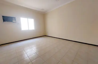 Apartment - 2 Bedrooms - 3 Bathrooms for rent in Um Al Hasam - Manama - Capital Governorate
