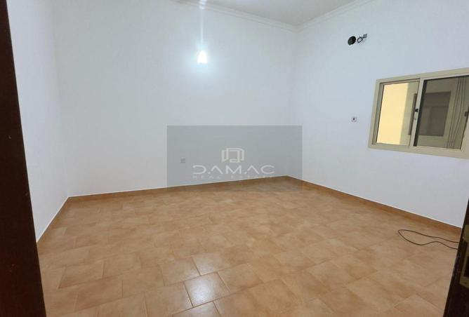 987384 - Property Image 3