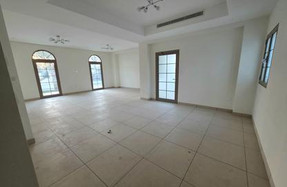 Villa - 4 Bedrooms - 4 Bathrooms for rent in Janabiya - Northern Governorate