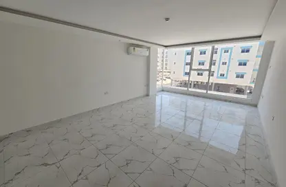Apartment - 3 Bedrooms - 3 Bathrooms for rent in Hidd - Muharraq Governorate