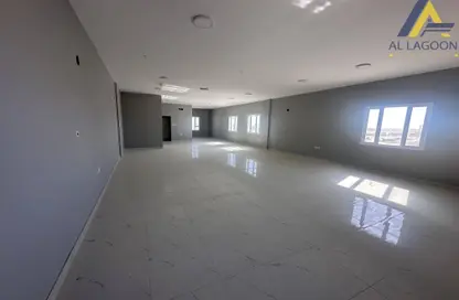 Office Space - 1 Bedroom - 2 Bathrooms for rent in Askar - Southern Governorate