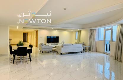 Apartment - 3 Bedrooms - 4 Bathrooms for rent in Al Juffair - Capital Governorate