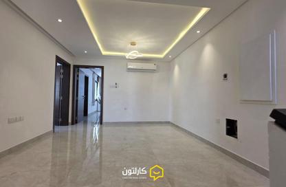 Villa - 3 Bedrooms - 5 Bathrooms for rent in Busaiteen - Muharraq Governorate