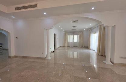 Villa - 4 Bedrooms - 5 Bathrooms for rent in Mahooz - Manama - Capital Governorate